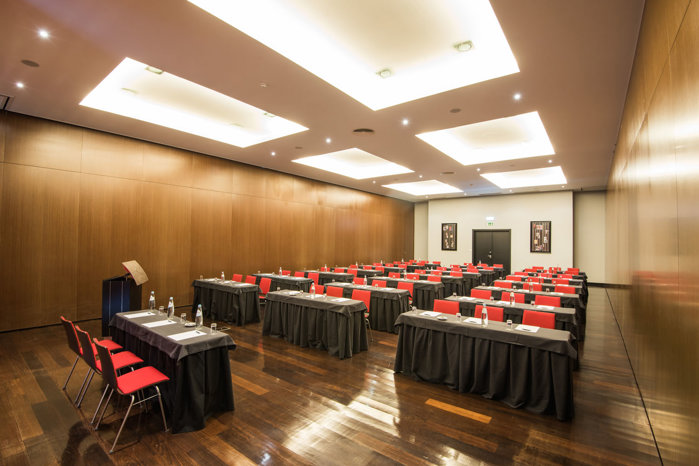 Vila Galé Lagos_Meeting Room_Armani - Set up in School